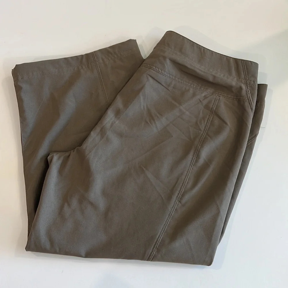 The North Face - size 6, brown capris - Picture 2 of 9